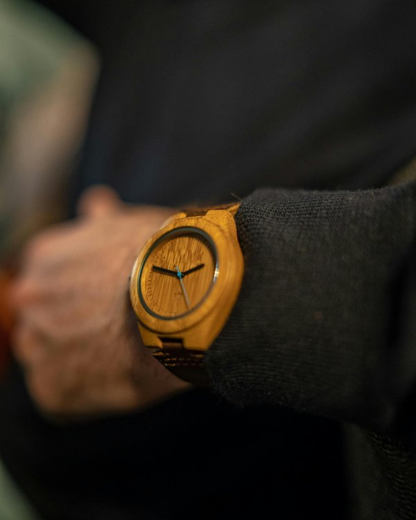 Montre en bois homme : élégance naturelle et écologique